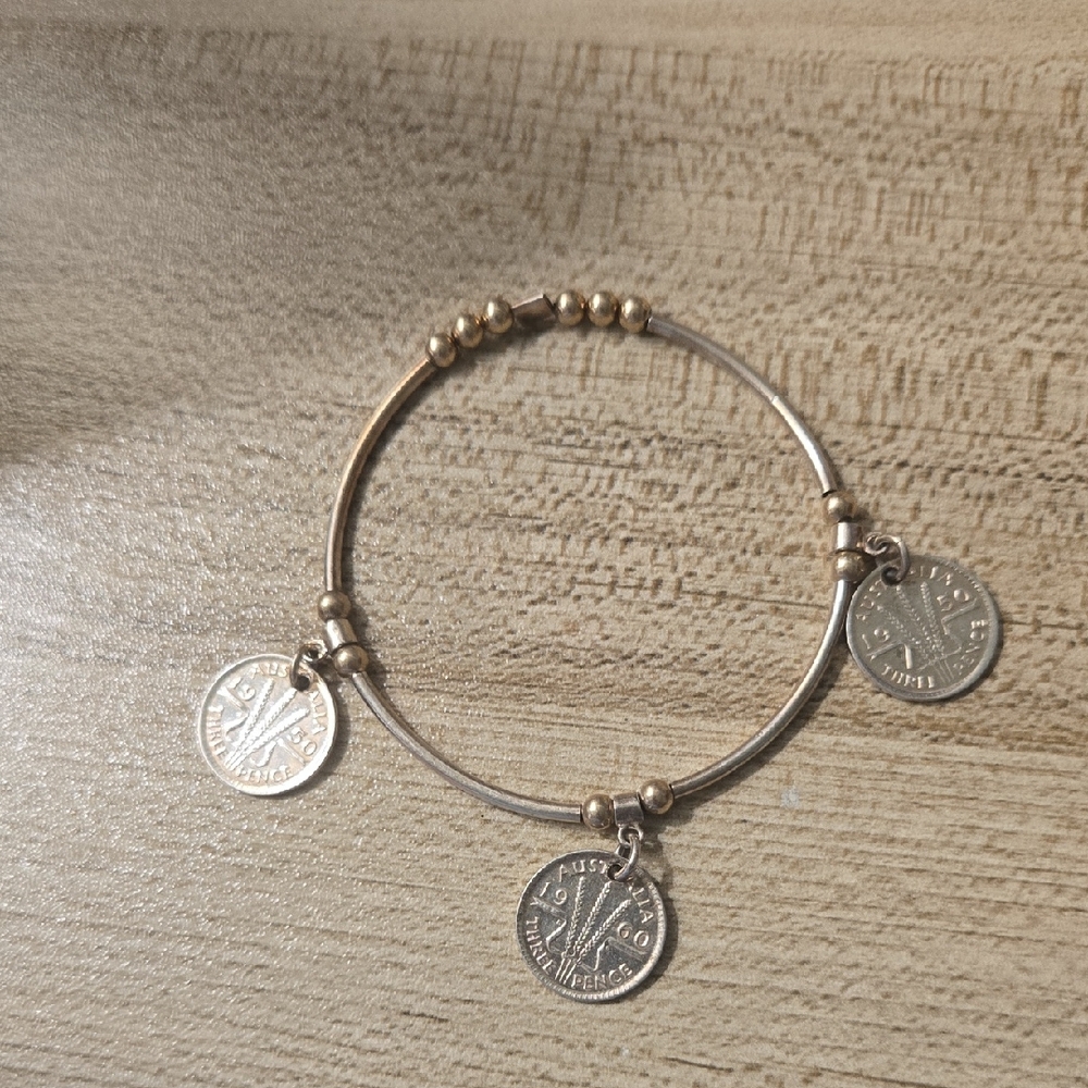 Vintage Silver Tone Stretchy Coin Charm Bracelet💫 Australian